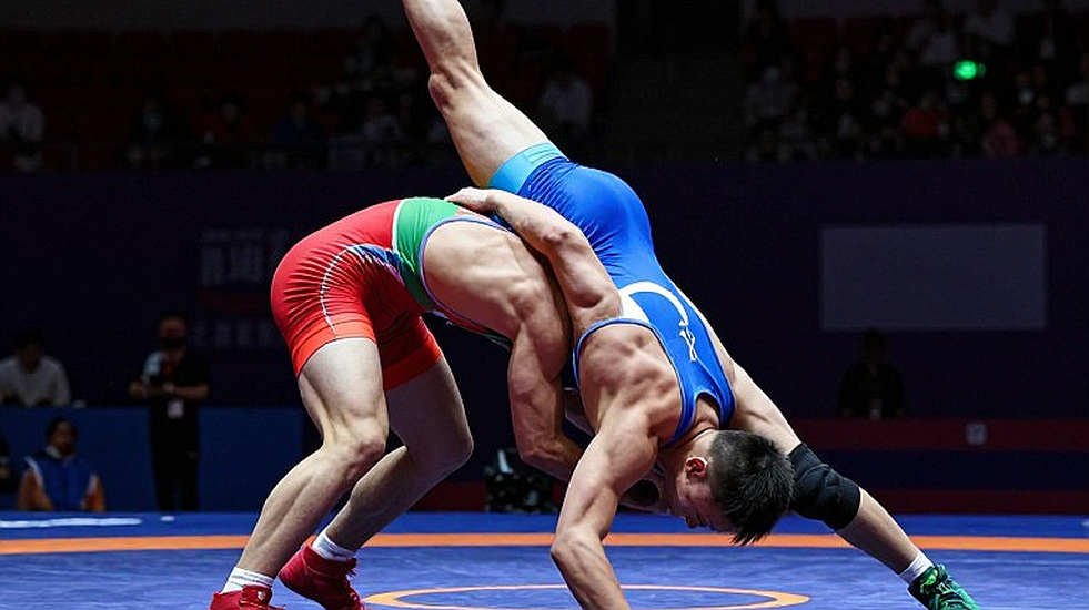 चालीस हफ्तों की खाली कुर्सियाँ: भारतीय कुश्ती का 2028 का नक्शा पदक से नहीं, खालीपन से पढ़िए