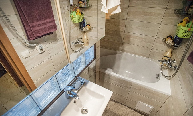 17-cozy-little-bathroom