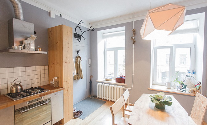 4-a-lot-of-wood-in-the-interior