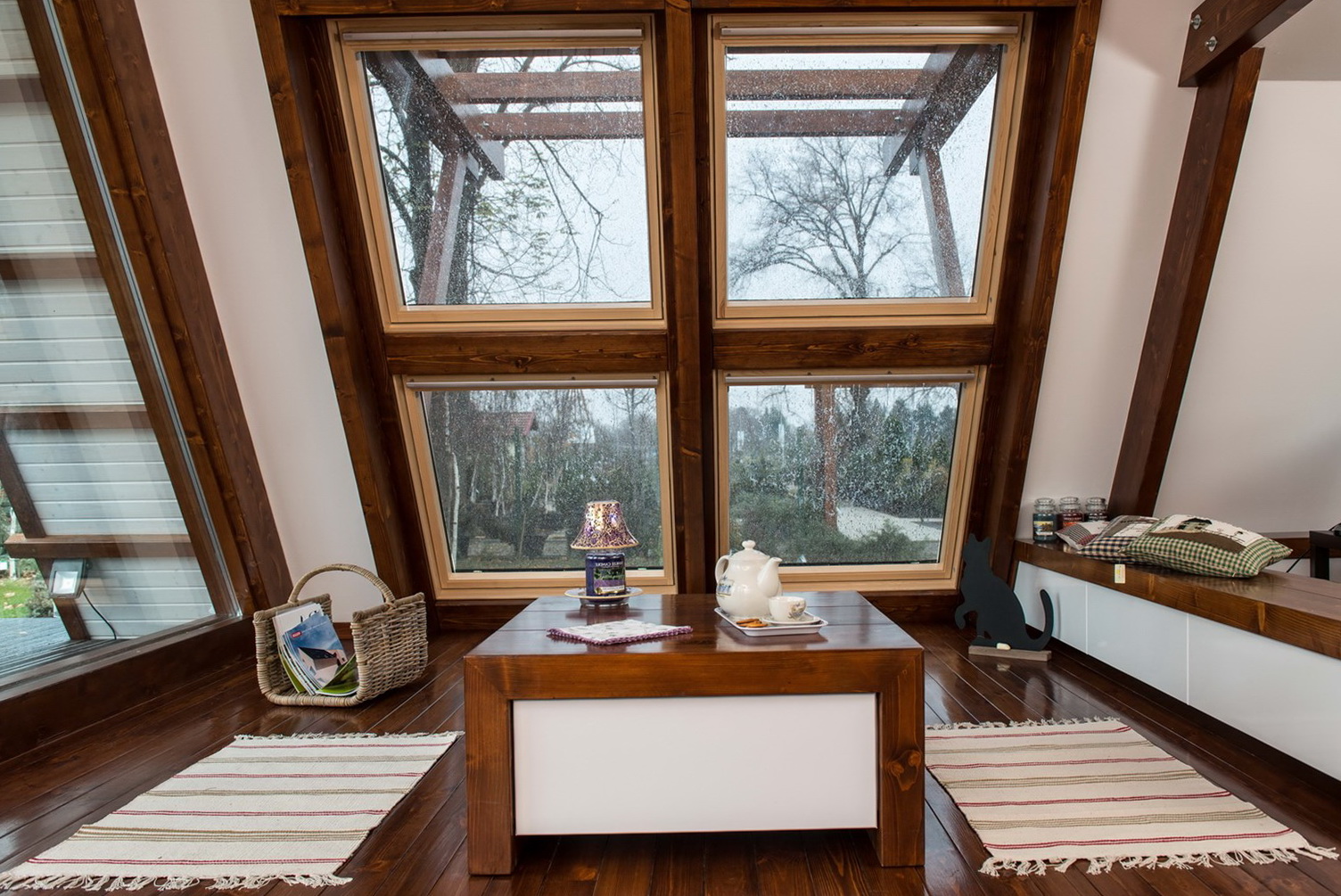 7-square window
